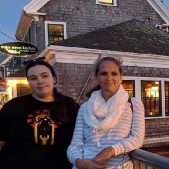 Meet your Posher, Susan - Picture 2 of 8